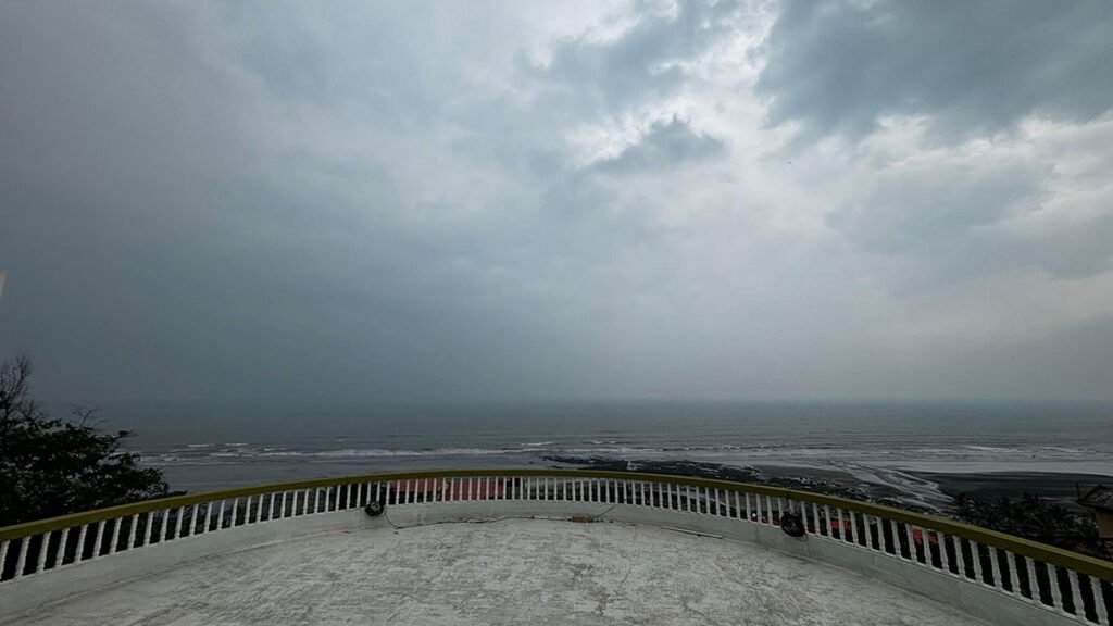 Honeymoon villa in Dapoli at Villa Infinity with private sea view and terrace