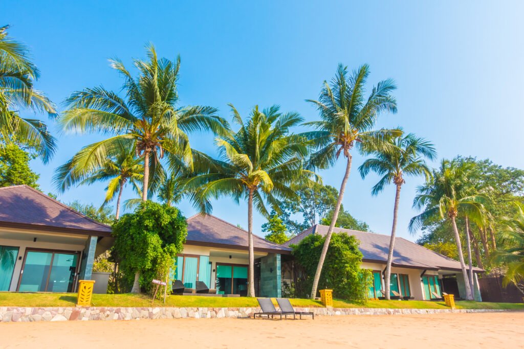 Luxury private villa in Dapoli with pool and sea view – Villa Infinity