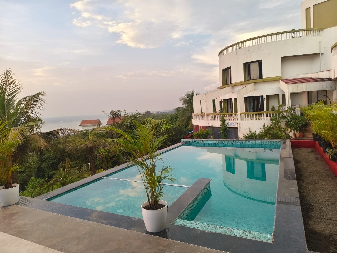 Luxury villa in Dapoli with infinity swimming pool and Arabian Sea view – Villa Infinity By The Sea.