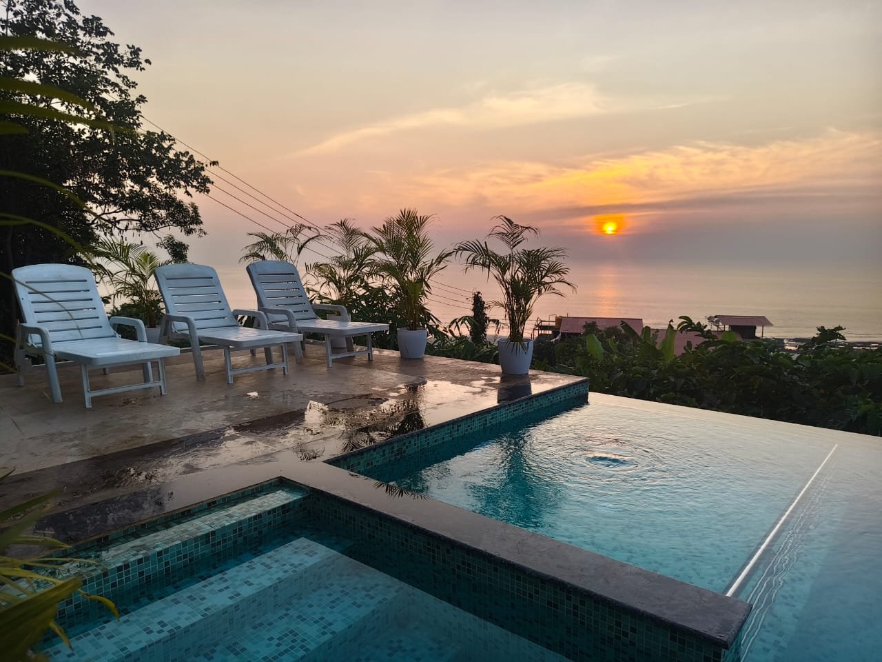 Luxury private pool villa in Dapoli – Villa Infinity exterior view